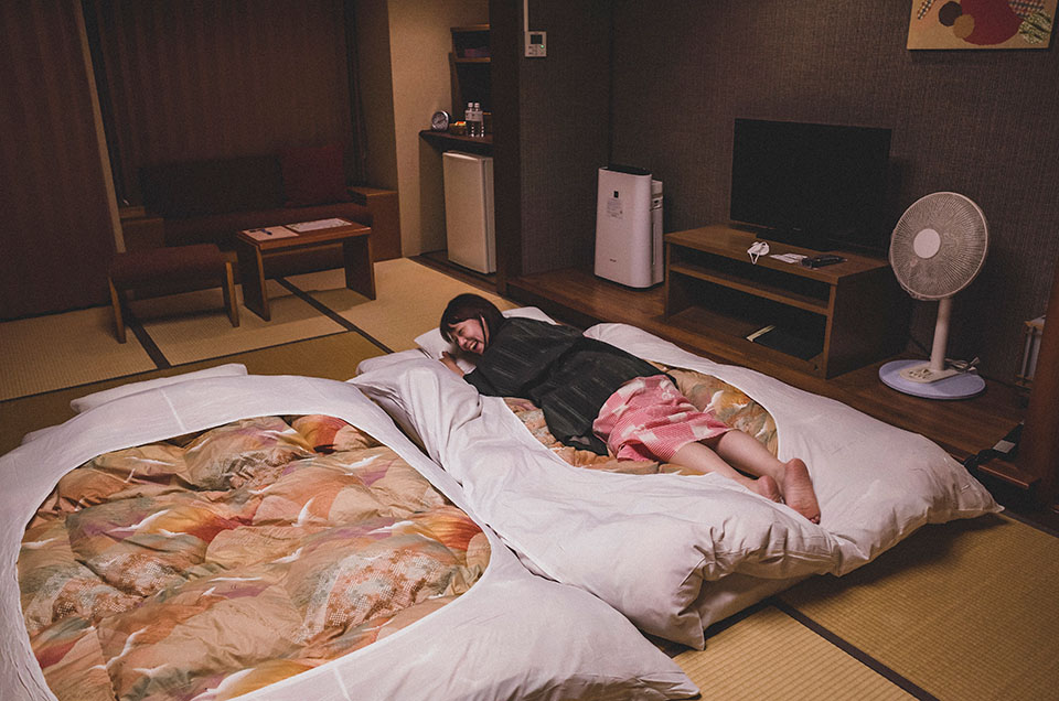 5. 本日のお宿『鬼怒川温泉ホテル』で布団ダイブする真美