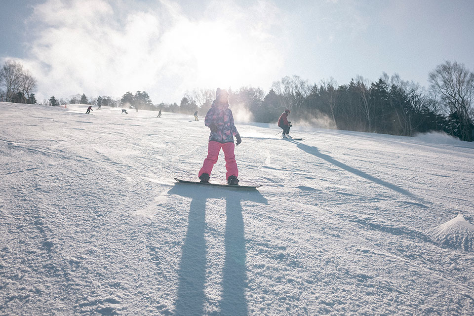 3 - 急斜面コースをなんとか滑り降りる真美